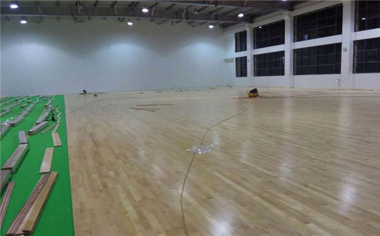 專業(yè)的運(yùn)動(dòng)籃球地板價(jià)格是多少錢？