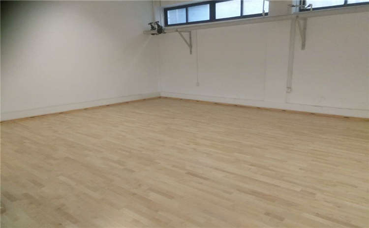 體育館木地板刷什么漆比較好？