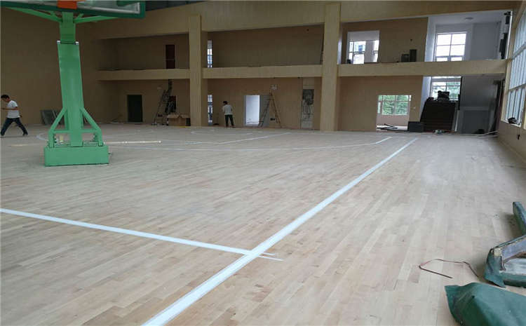 橡木運(yùn)動(dòng)木地板泡水的原因