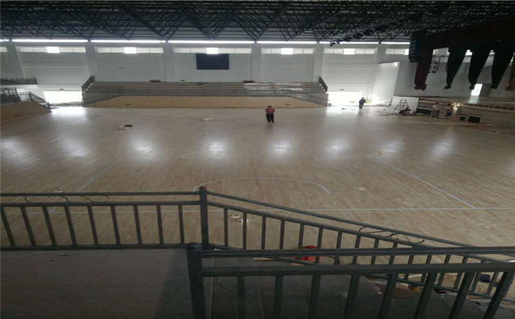 硬木企口風(fēng)雨操場(chǎng)木地板翻新方案