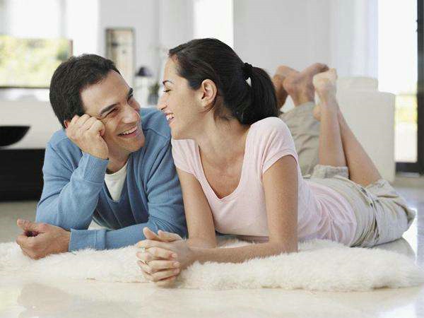 全國(guó)松木體育館木地板一平多少錢？