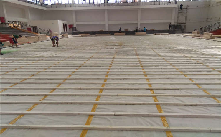 體育館專用地板為什么要用實(shí)木?