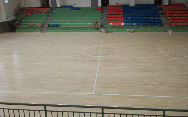 **內(nèi)風(fēng)雨操場(chǎng)木地板怎么保養(yǎng)